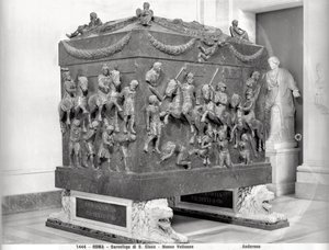 Sarcófago de Santa Elena que representa caballeros romanos y prisioneros bárbaros de Paleo Christian